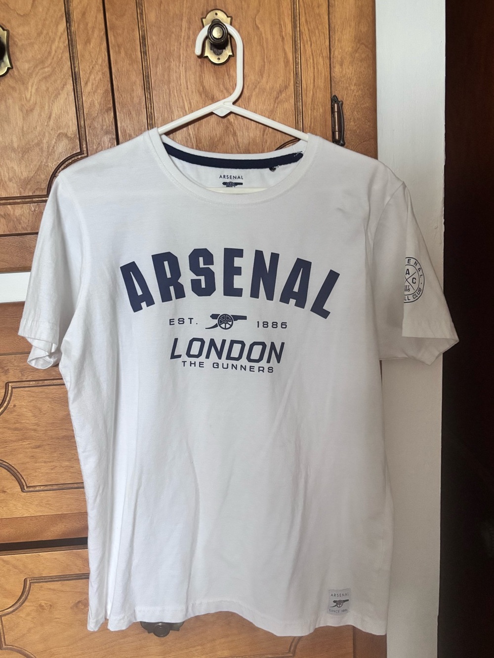White London Graphic Tee size M